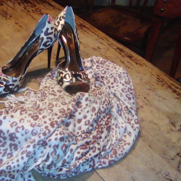 Carlos Santana Shoes - 👠2/$20 Carlos high heels